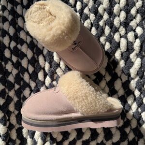 BearPaw Women's clogs in Light Pink and Cream